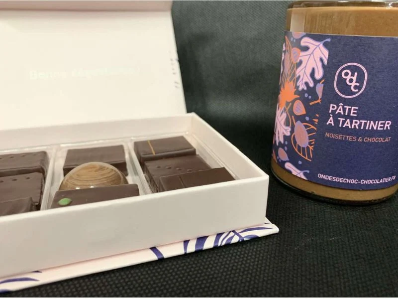COFFRET DE 9 CHOCOLATS & PÂTE A TARTINER NOISETTES / CHOCOLAT