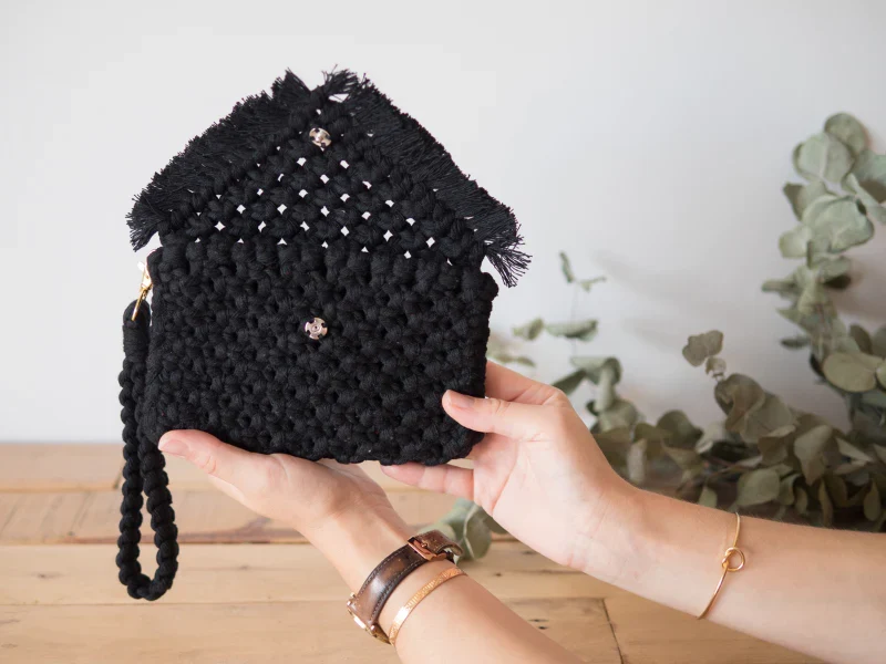 Pochette en macramé et anse assortie