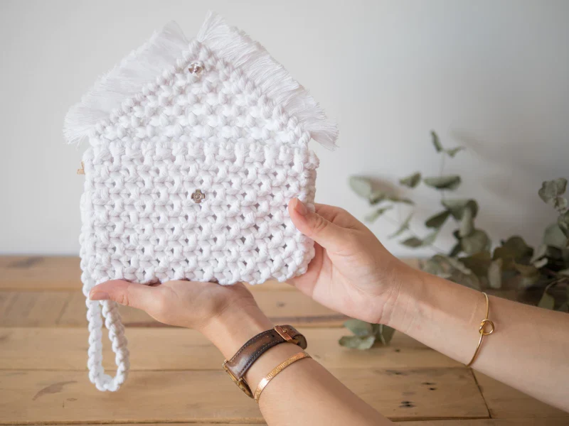 Pochette en macramé et anse assortie