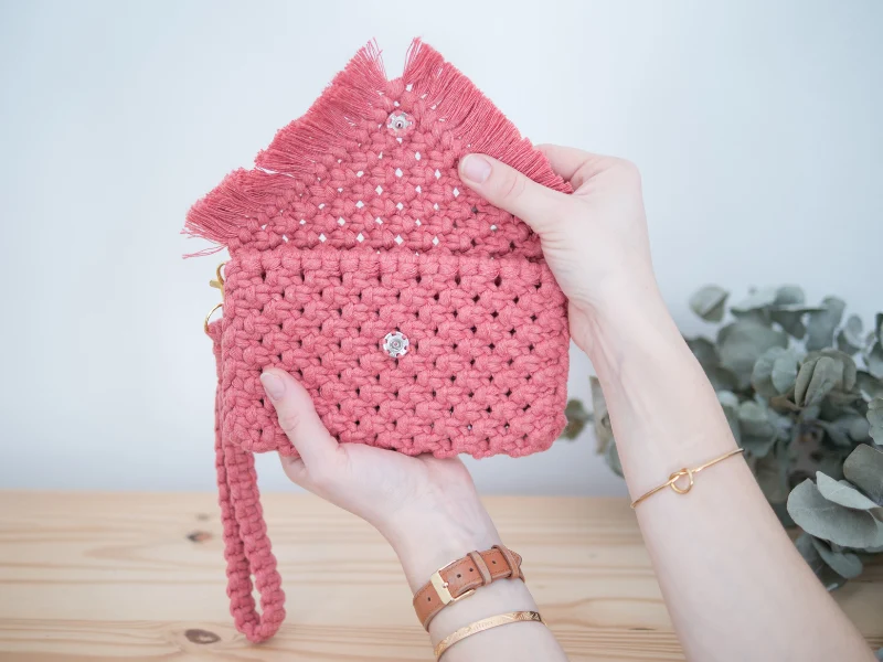 Pochette en macramé et anse assortie