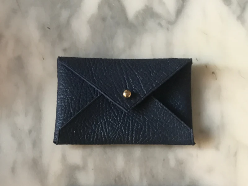 Pochette enveloppe et mini créoles