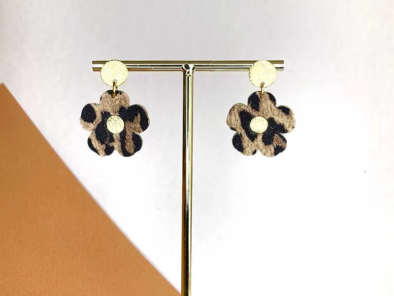 Boucles d'oreilles fleur en cuir léopard