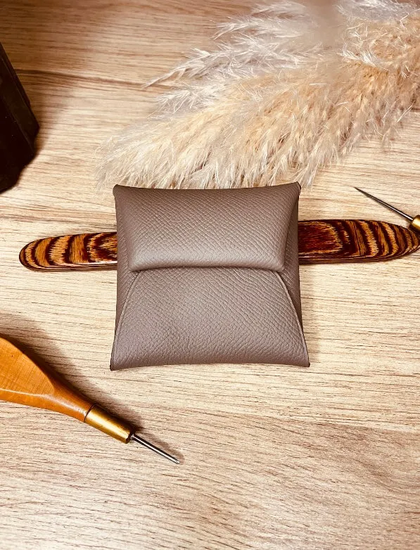 1 PORTE MONNAIE en CUIR