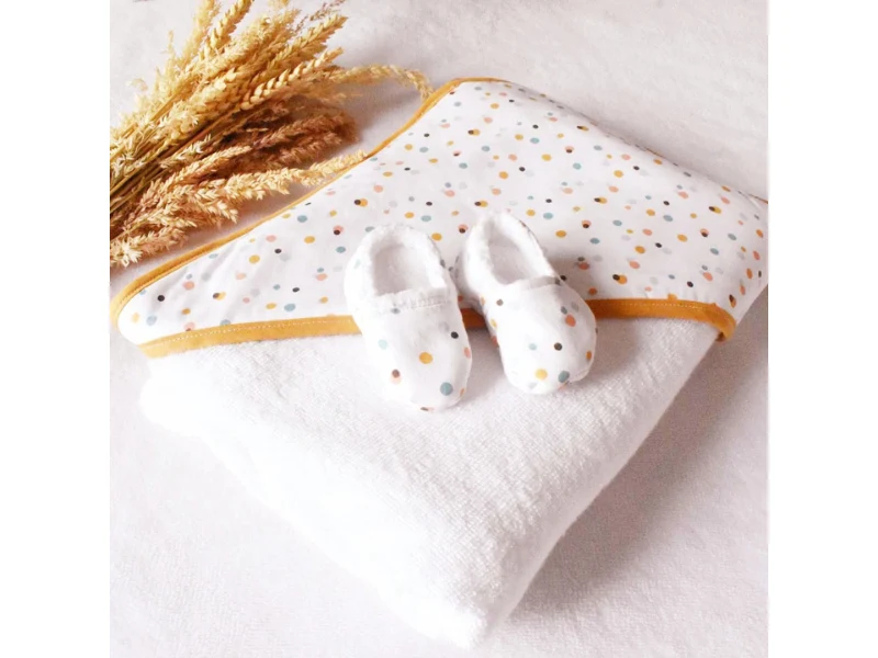 Coffret naissance : cape de bain et chaussons