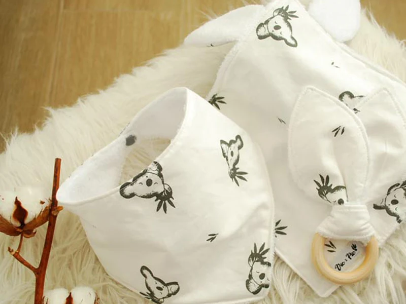 Coffret naissance Bavoir Doudou Hochet lapin
