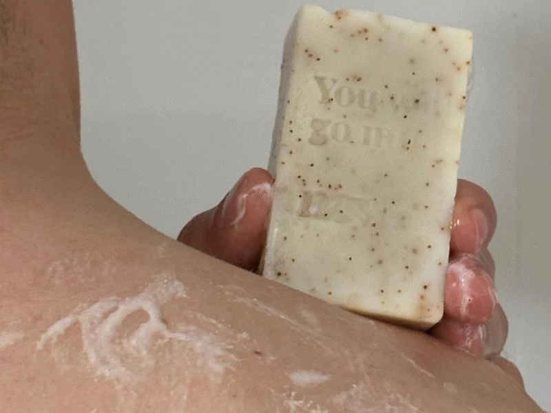 Coffret artisanal savon exfoliant et baumes à lèvres