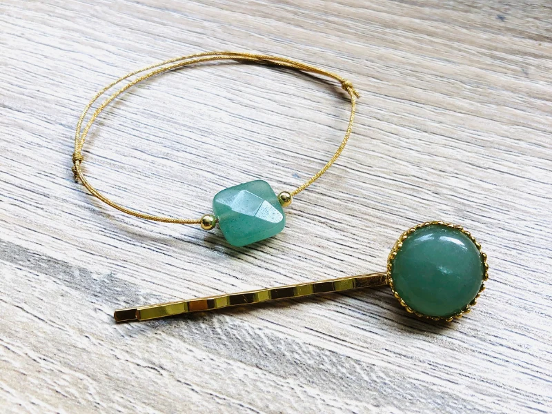 Bracelet et épingle à cheveux