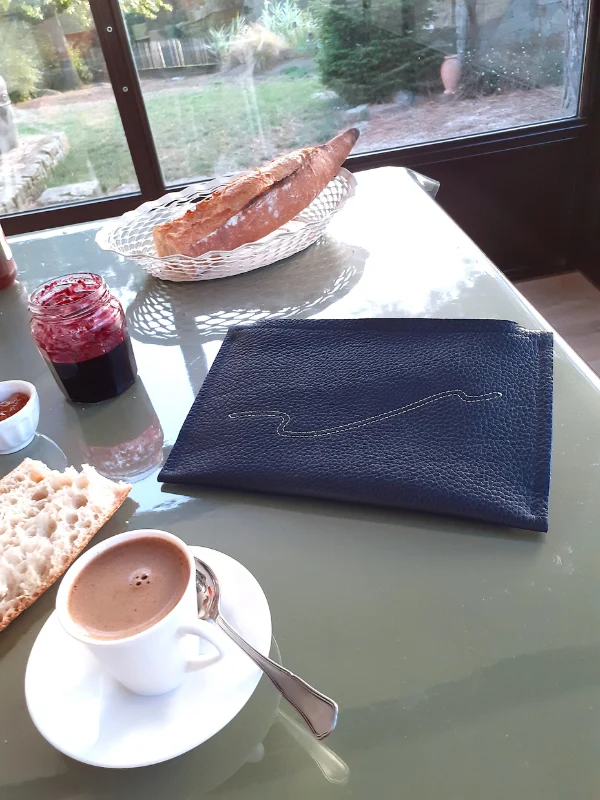 Pochette cuir de veau grainé 24cm