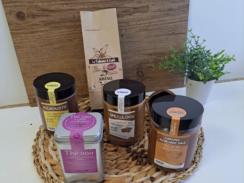 Assortiment gourmand de pâtes à tartiner et café et thé