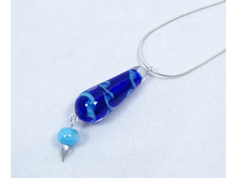 Collier spirale en verre filé