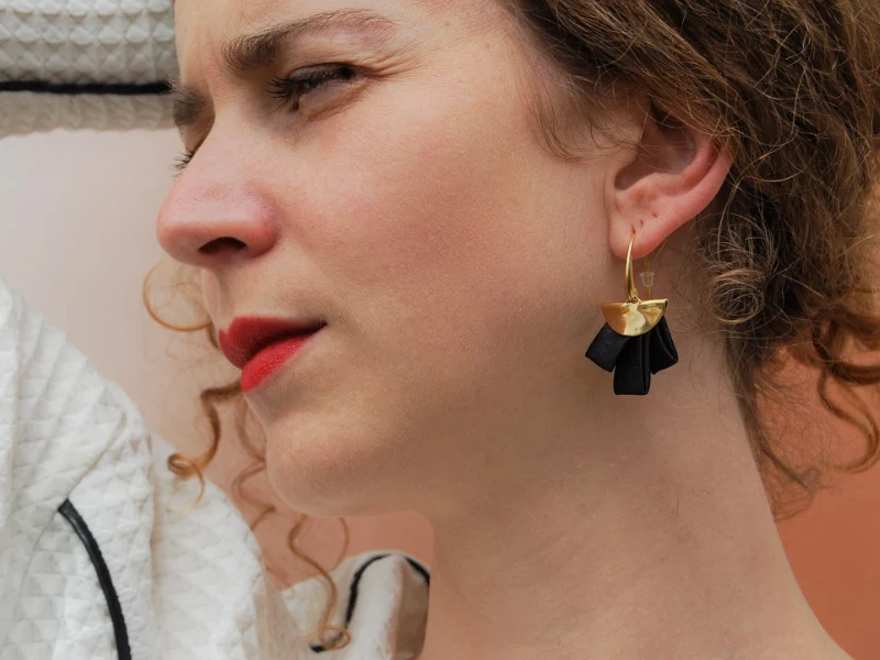 Boucles d'oreilles en soie et laiton doré or 24k plusieurs coloris