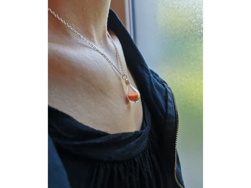 Pendentif en verre soufflé "Sand drop"