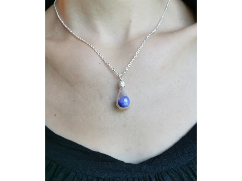 Pendentif en verre soufflé "Sand drop"