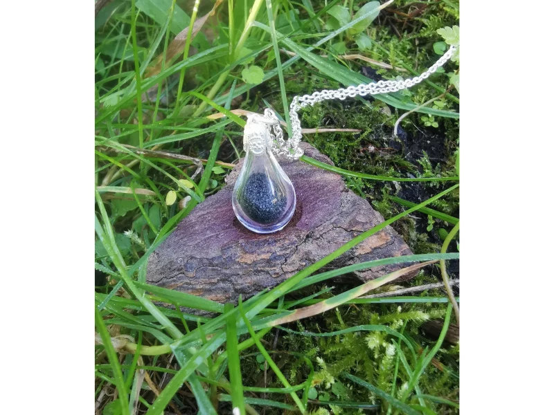 Pendentif en verre soufflé "Sand drop"