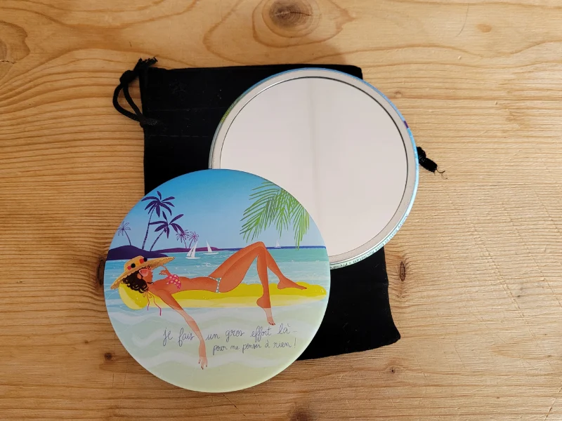 Pochette, miroir, magnet farniente