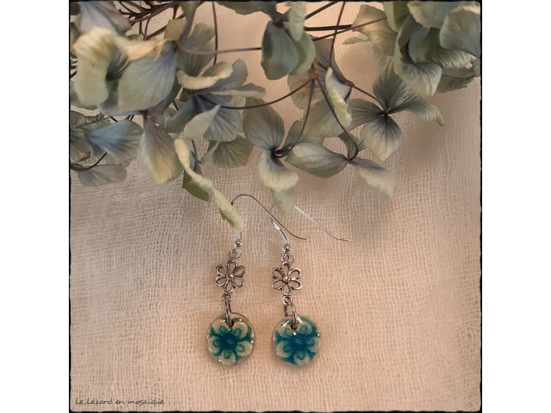 Boucles d'oreilles petites fleurs turquoises
