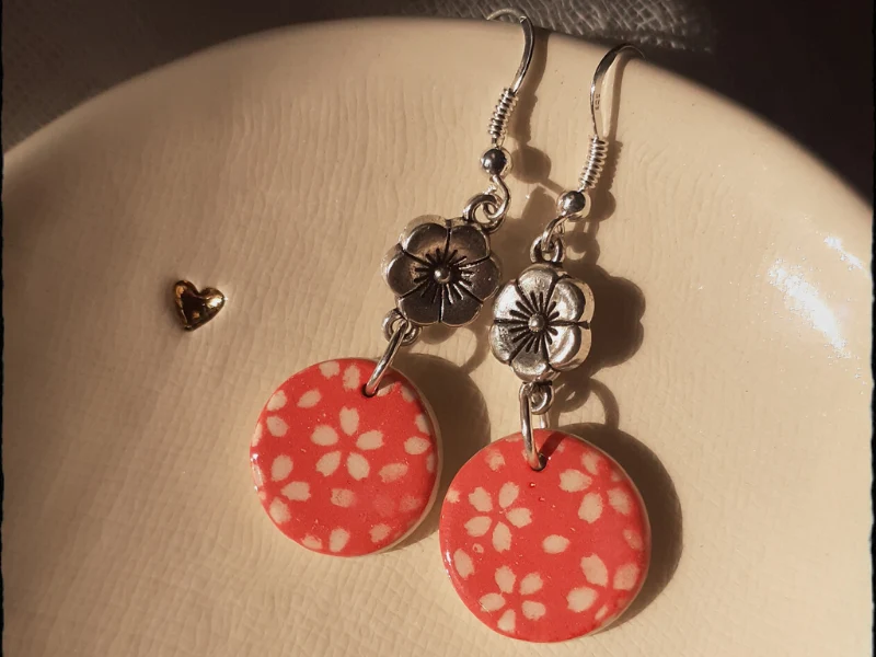 Boucles d'oreilles Fleurettes et rouge