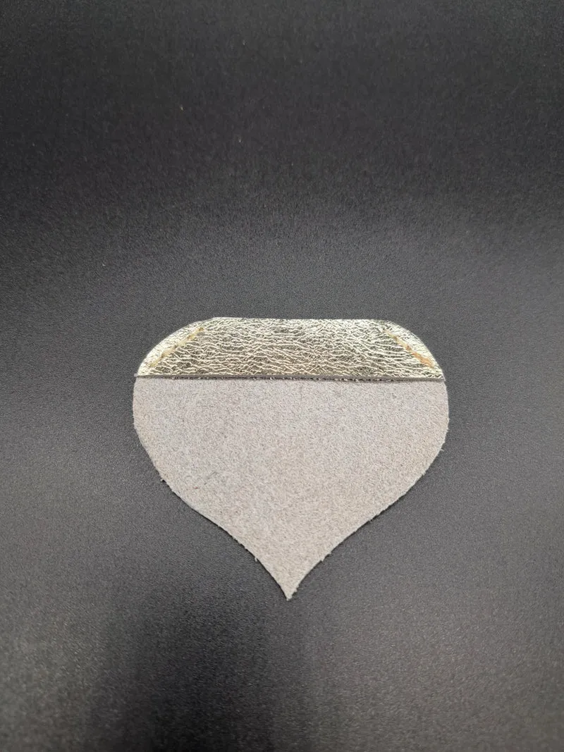 Marque page en cuir doré "COEUR"