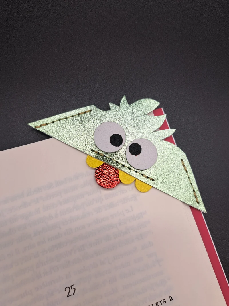 Marque page en cuir "LE MONSTRUEUX"